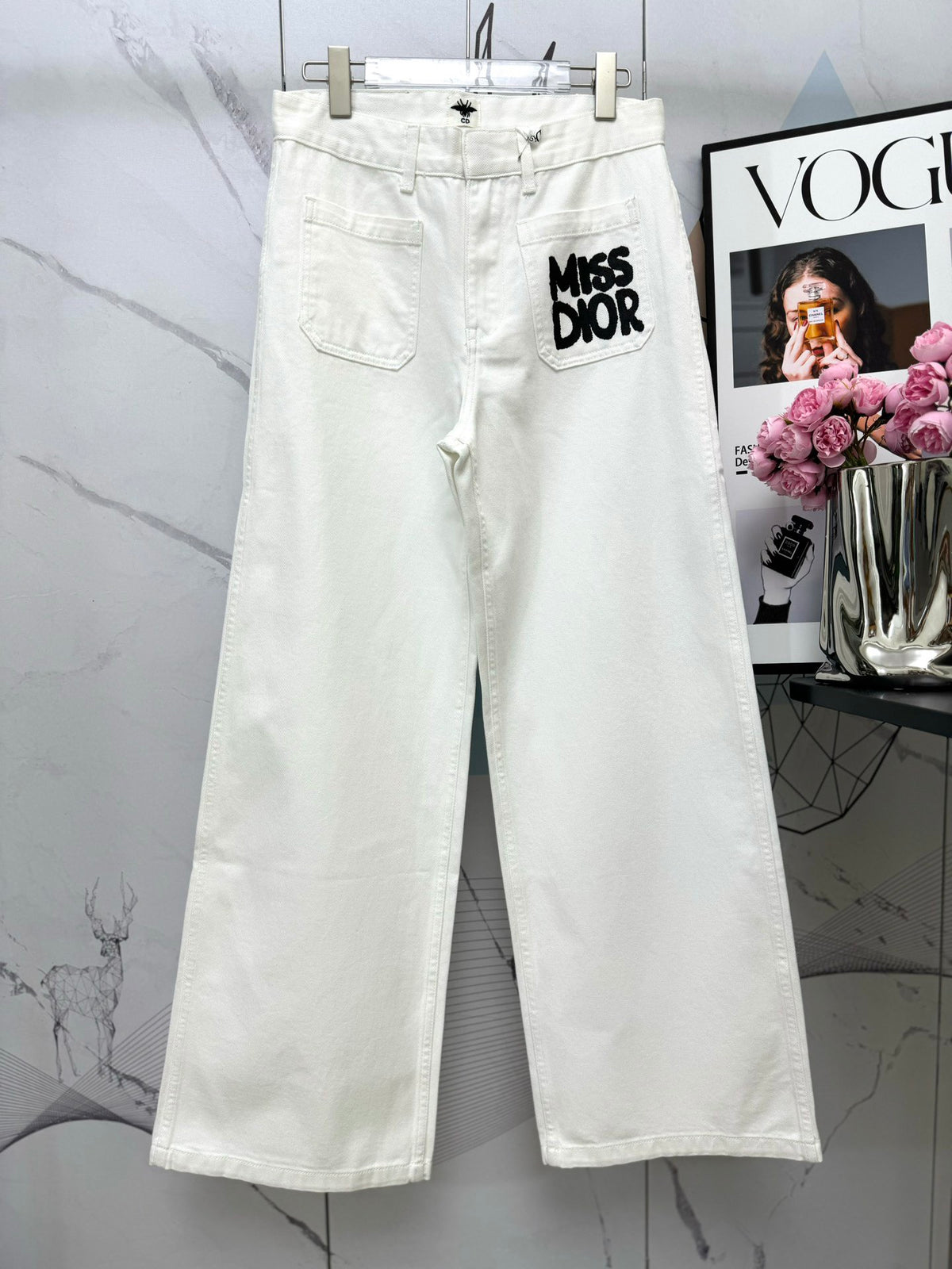 Front double pocket printed letter jeans