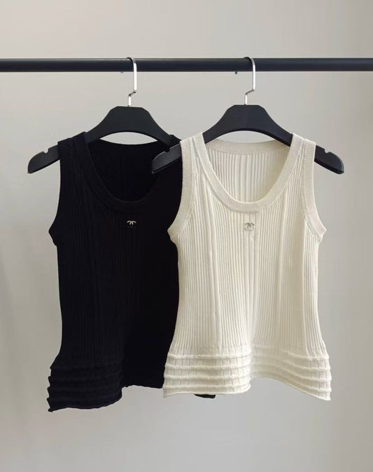 Three-dimensional pattern knitted vest