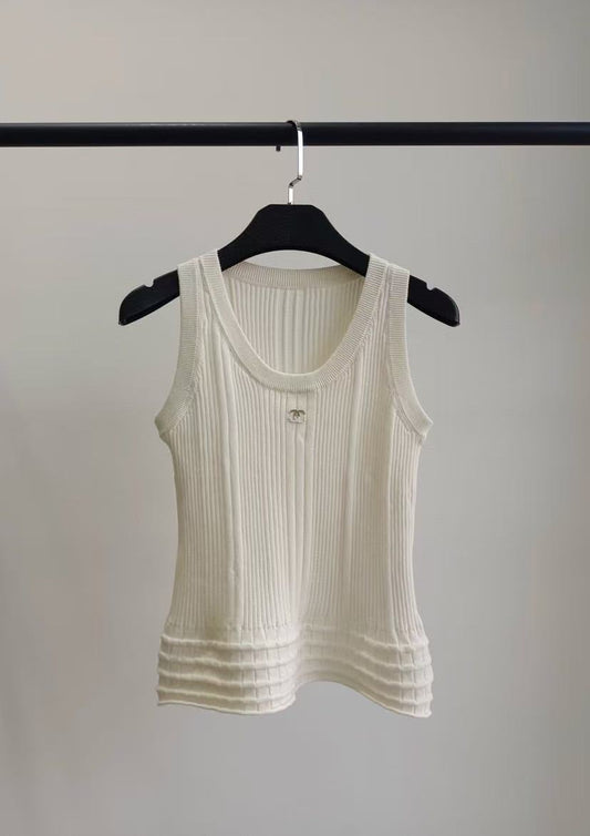 Three-dimensional pattern knitted vest