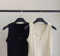 Three-dimensional pattern knitted vest