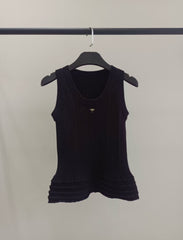 Three-dimensional pattern knitted vest