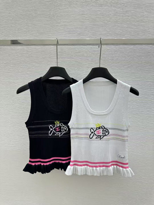Round neck fishnet knitted vest