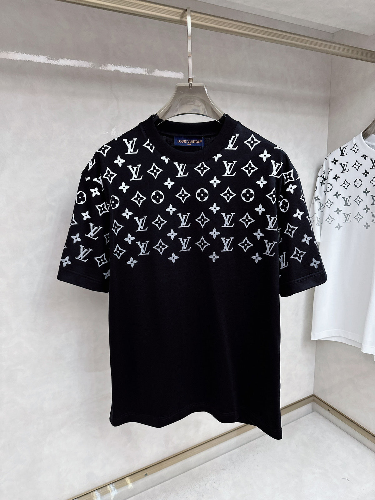 Short-sleeved crew neck T-shirt
