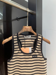 Short knitted vest