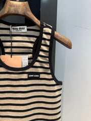 Short knitted vest