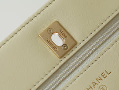 Chain wallet lambskin chicken yellow