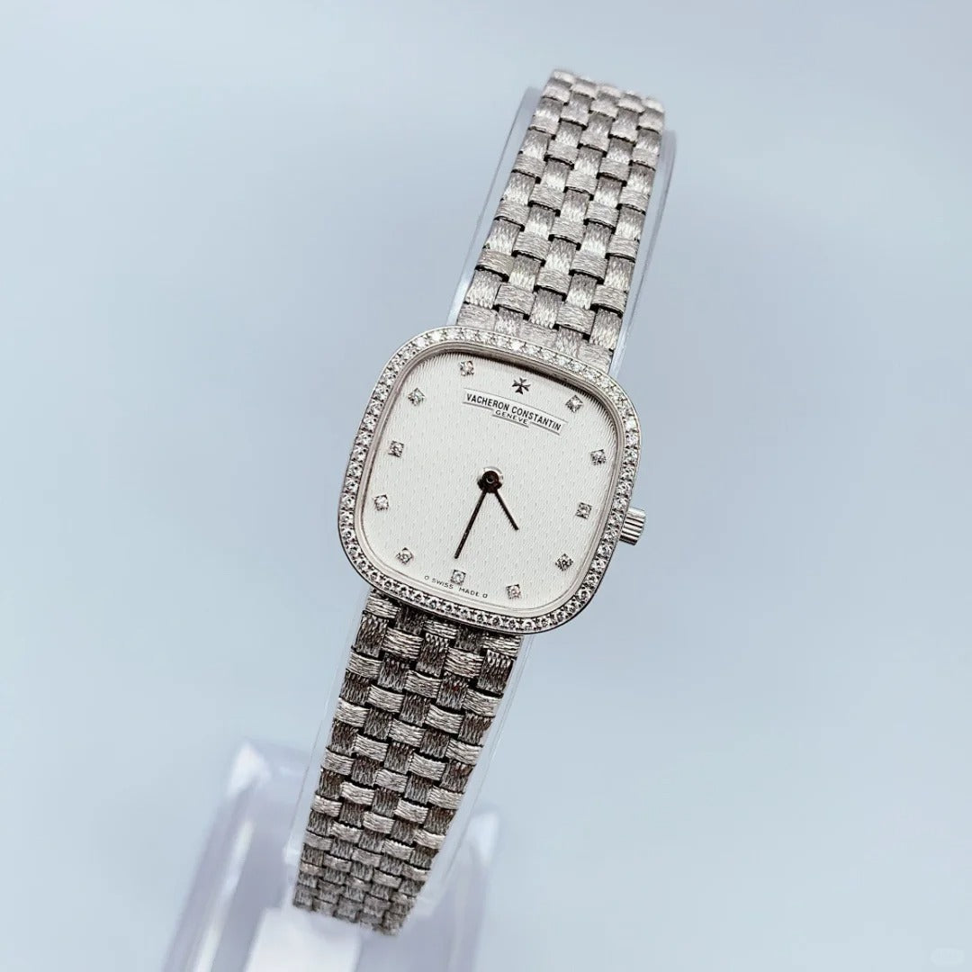 Quartz movement ladies watch