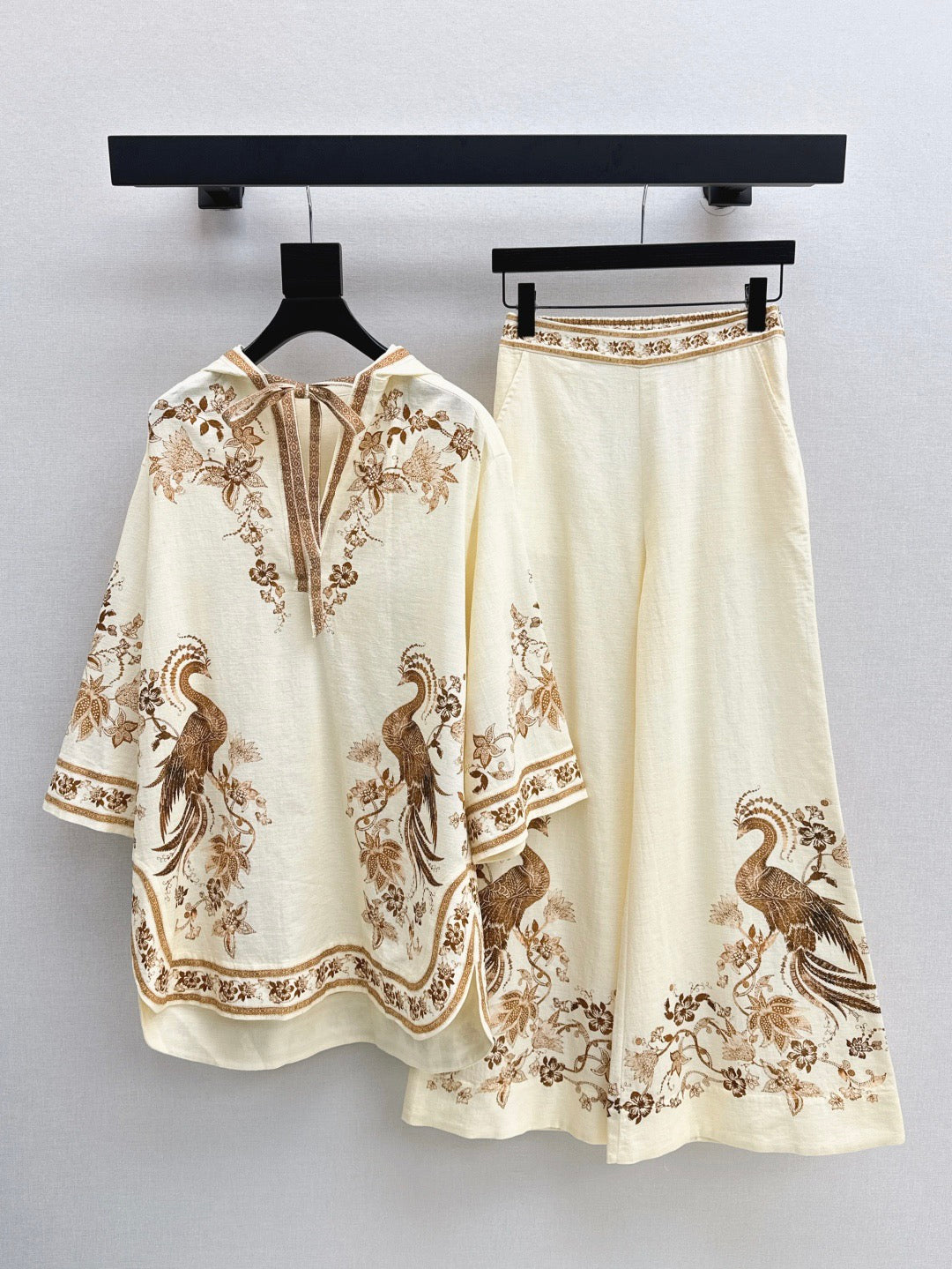 Hooded silhouette top and trousers set