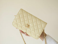 Chain wallet lambskin chicken yellow
