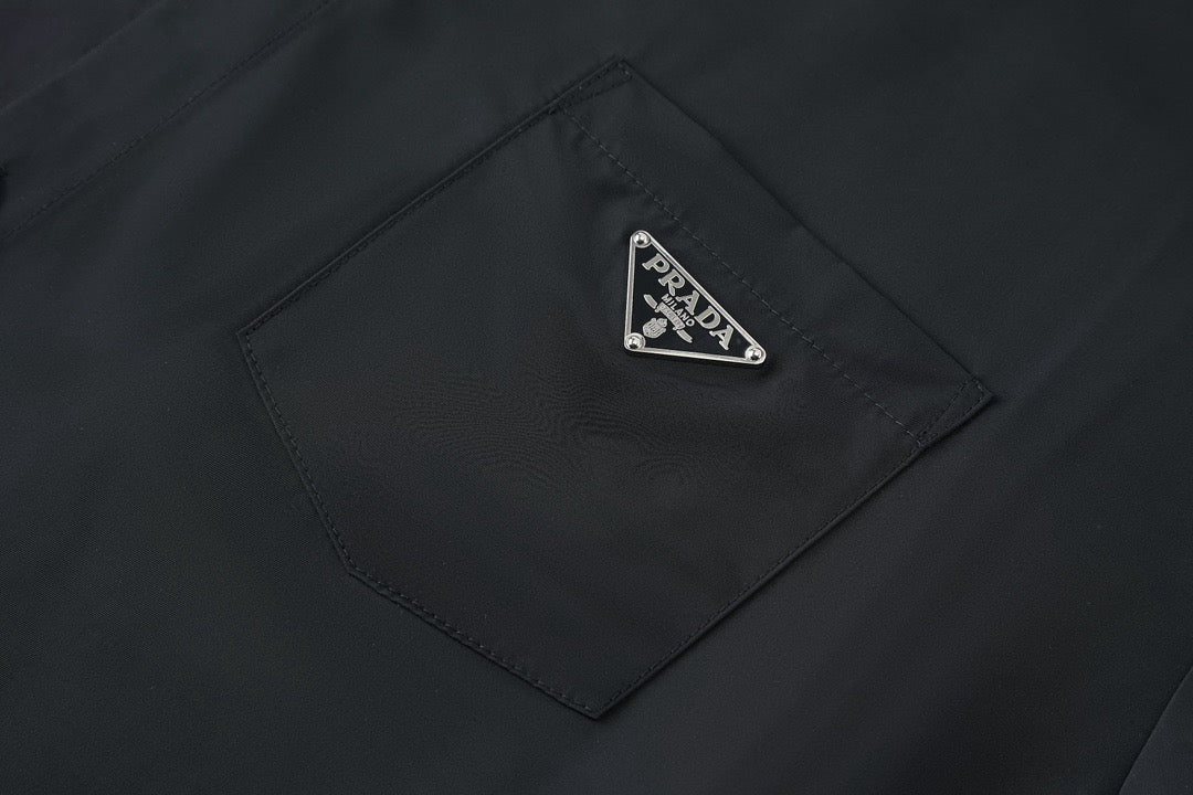 pocket triangle shirt