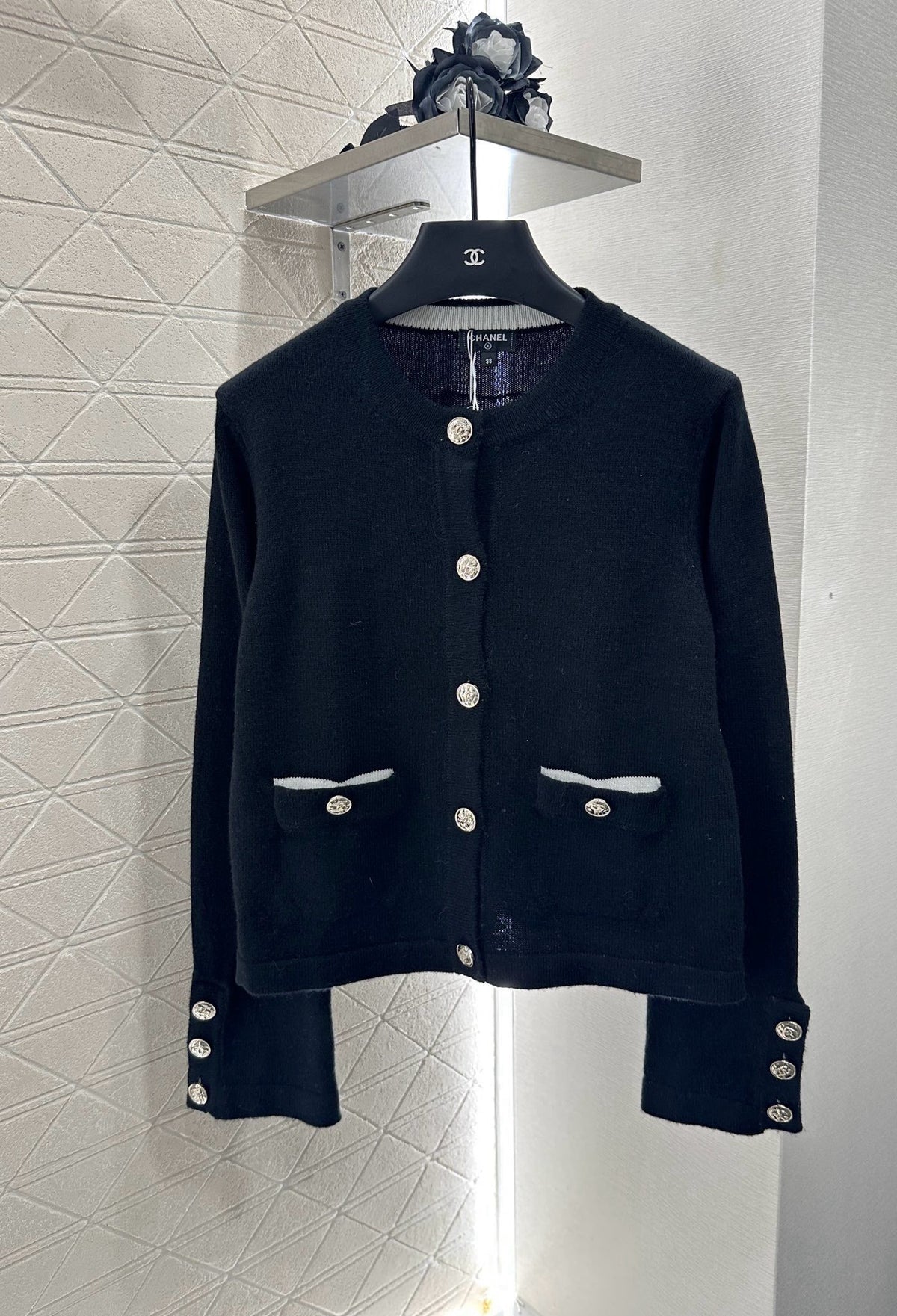 Contrast-color knit cardigan
