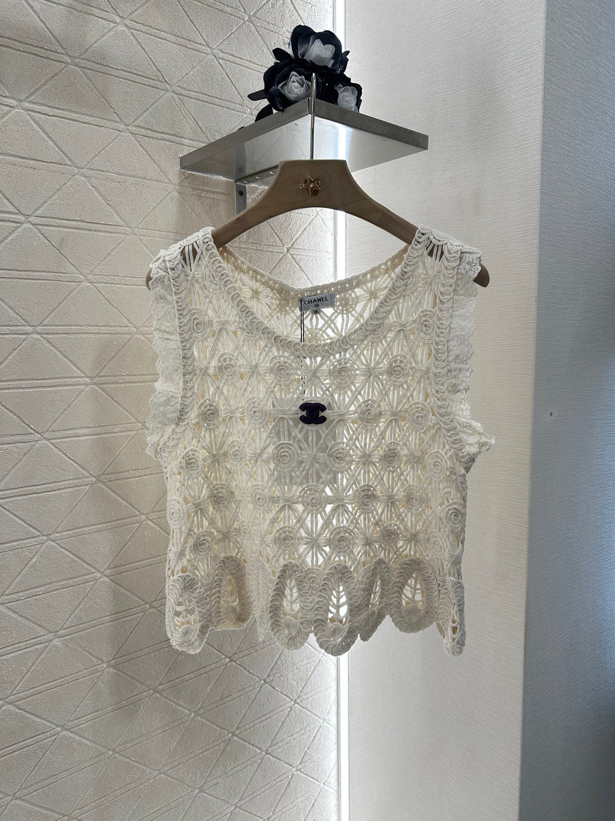 Lace hollow knitted vest