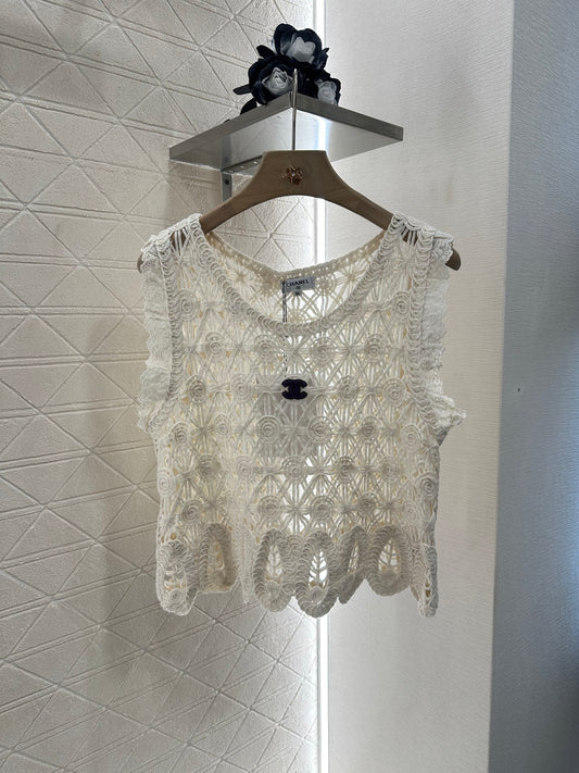 Lace hollow knitted vest
